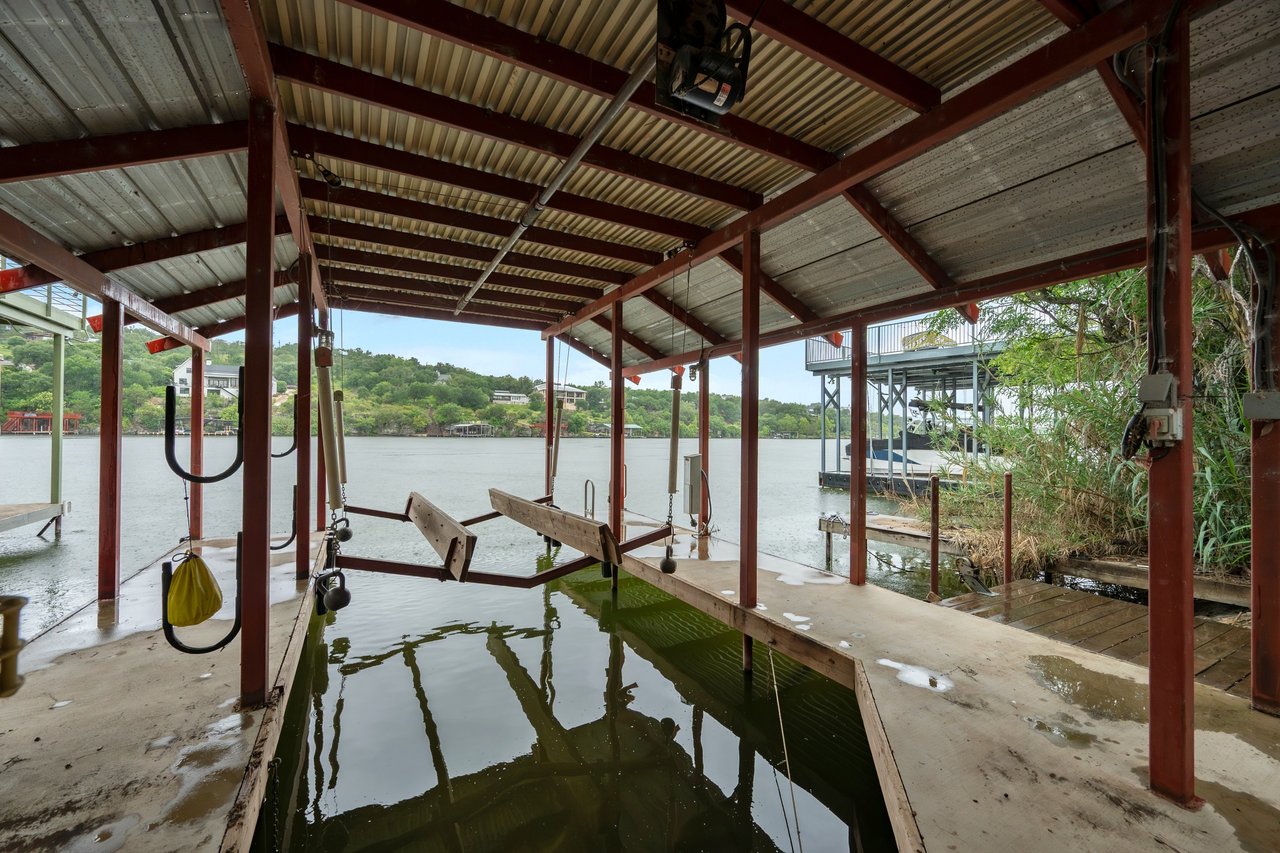 401 Crestview Drive and 309 Cliff Circle