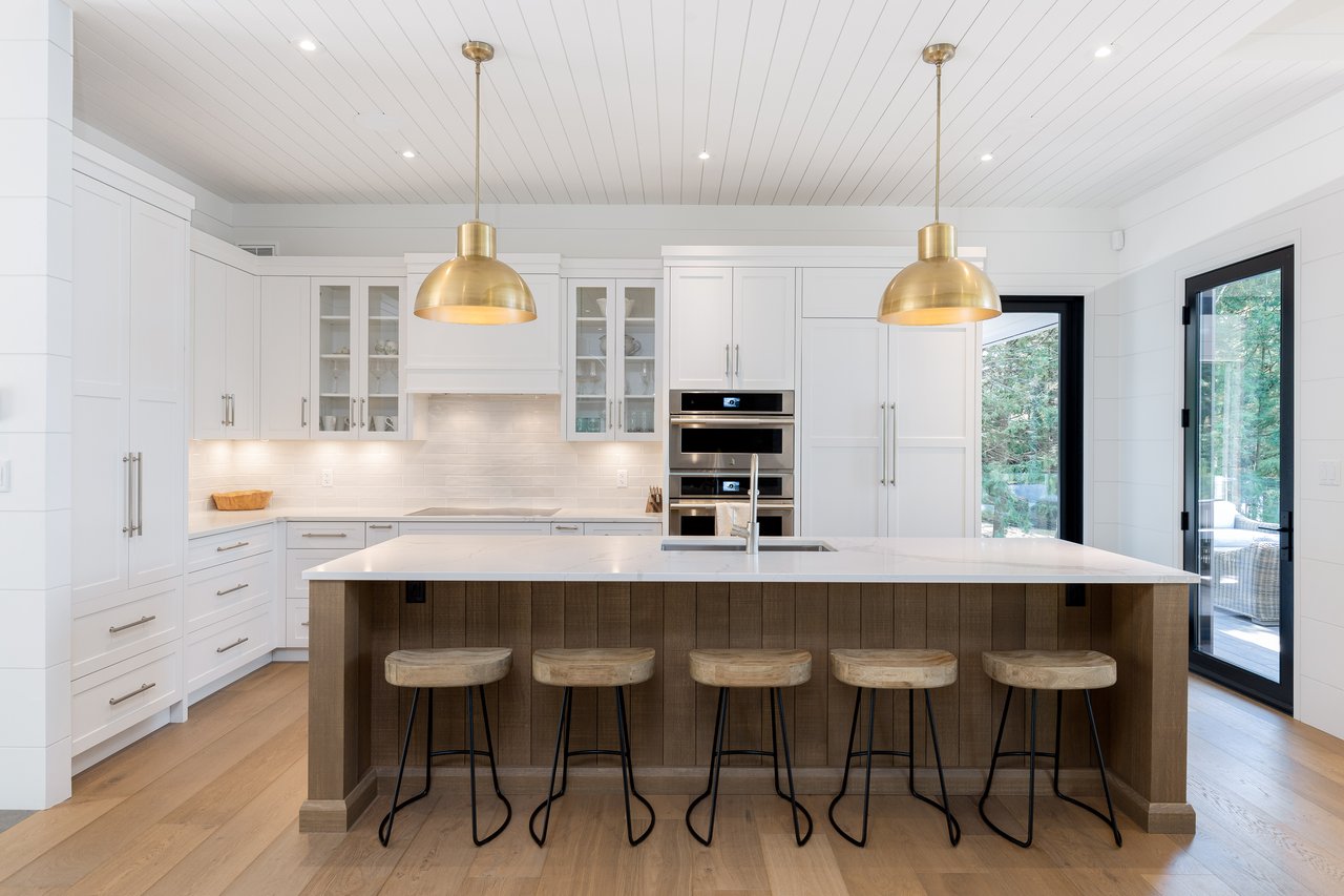 KINGSETT ROAD, Lake Rosseau