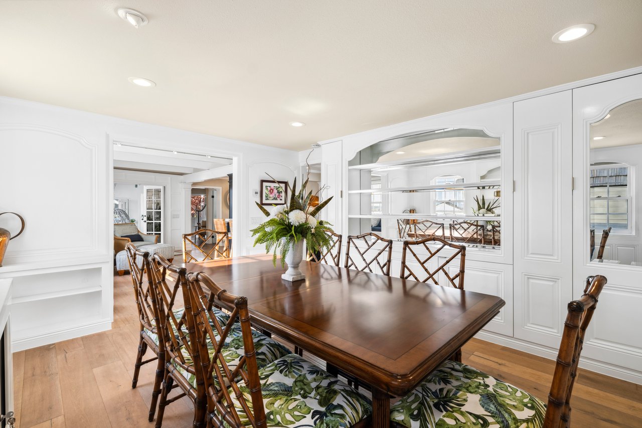 302 Narcissus Avenue