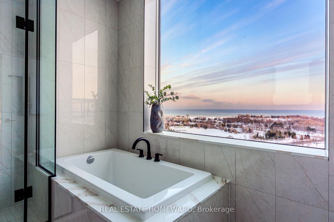 PENTHOUSE BY THE BEACHES 