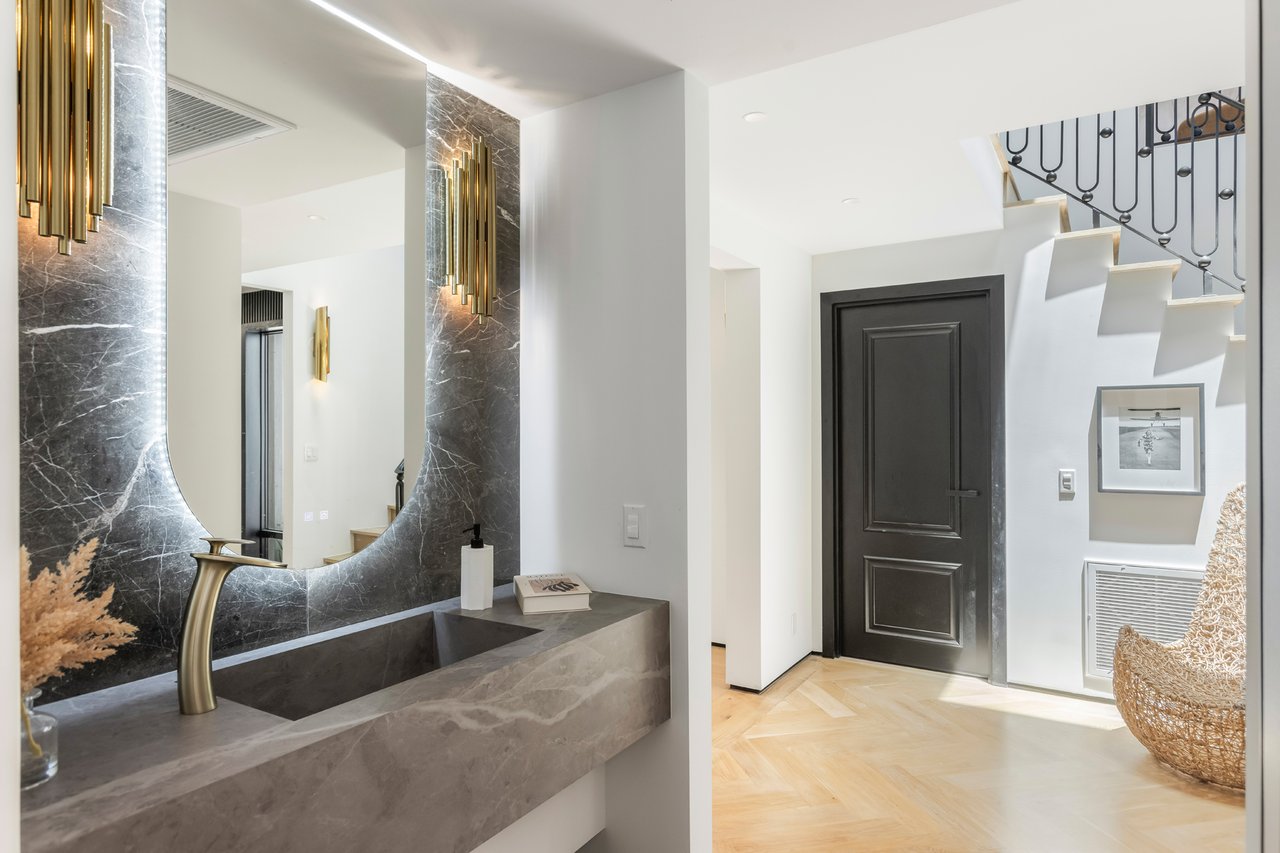 Luxury Gated Villa w/ Pool, Spa & Designer Interiors