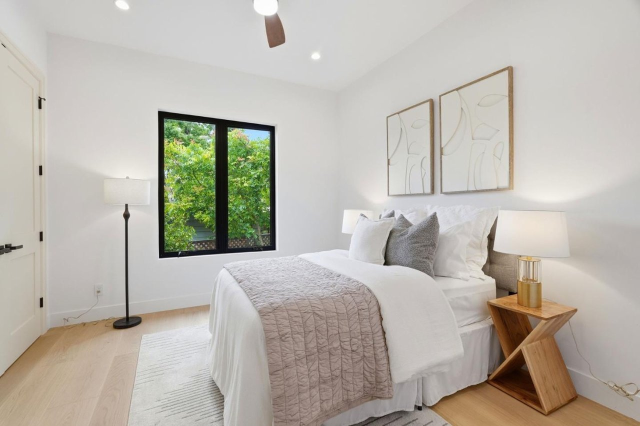 1084 Moffett Circle, Palo Alto, California 94303