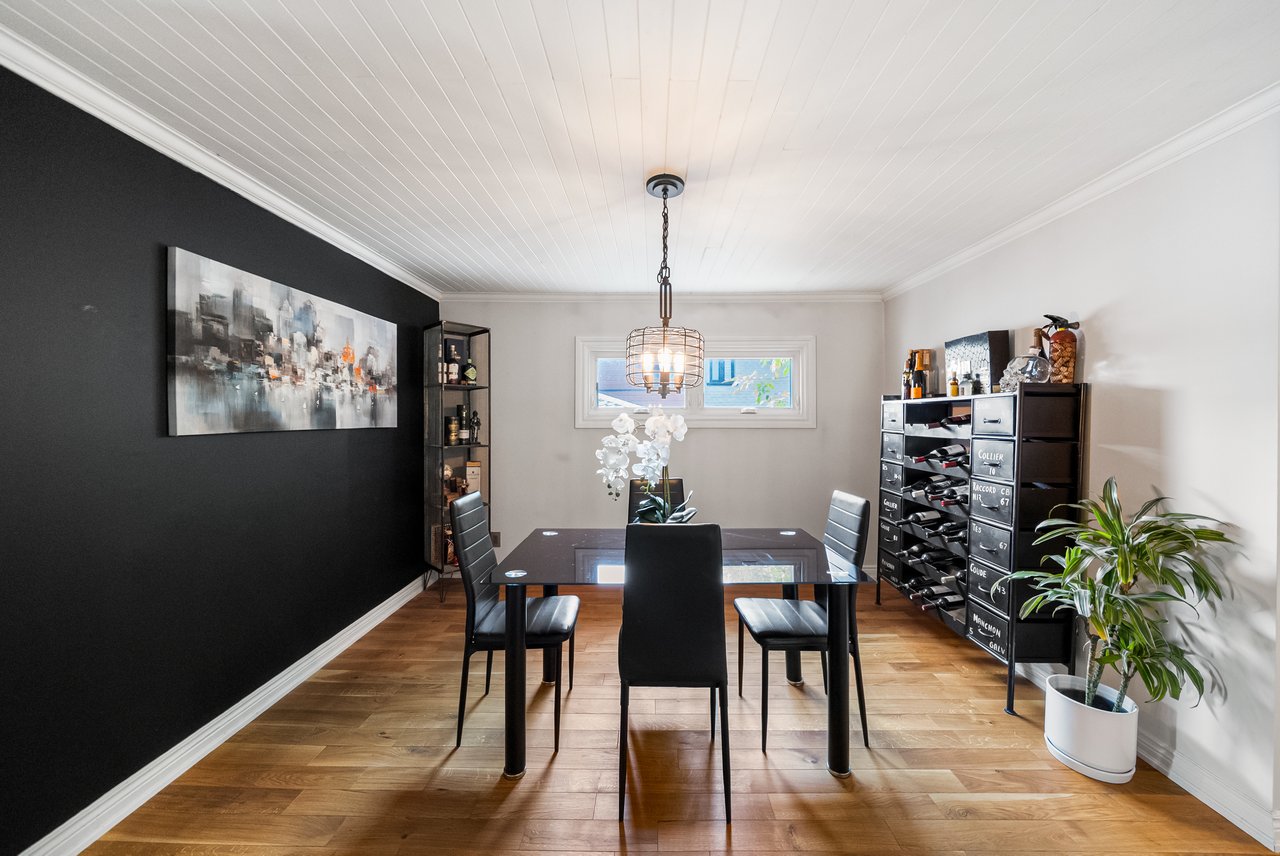 1141 Lakeshore Rd W