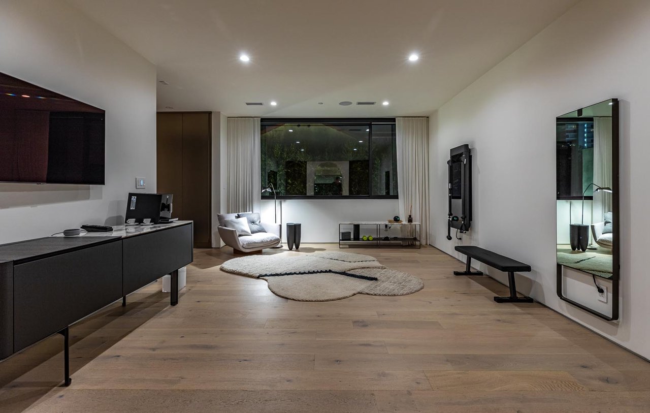 1172 N Doheny