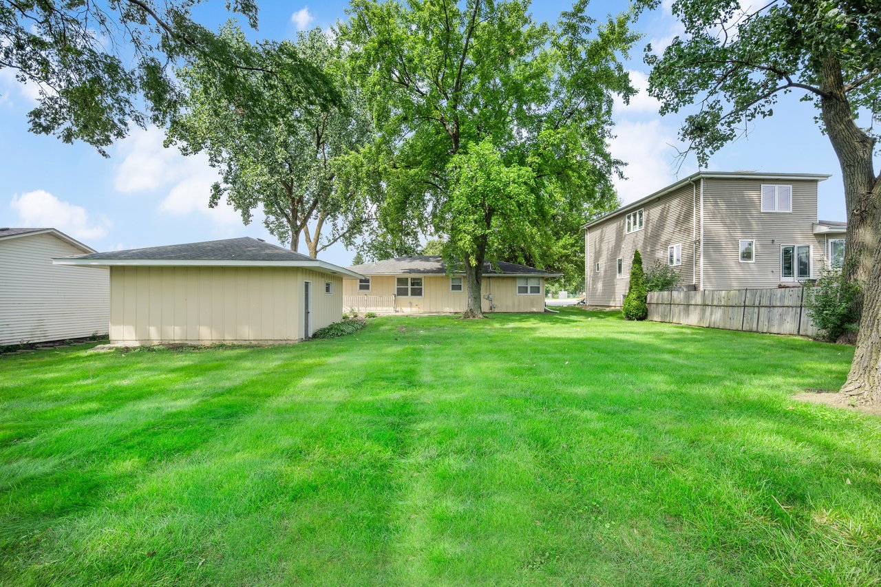 6705 Clarendon Hills Rd, Darien