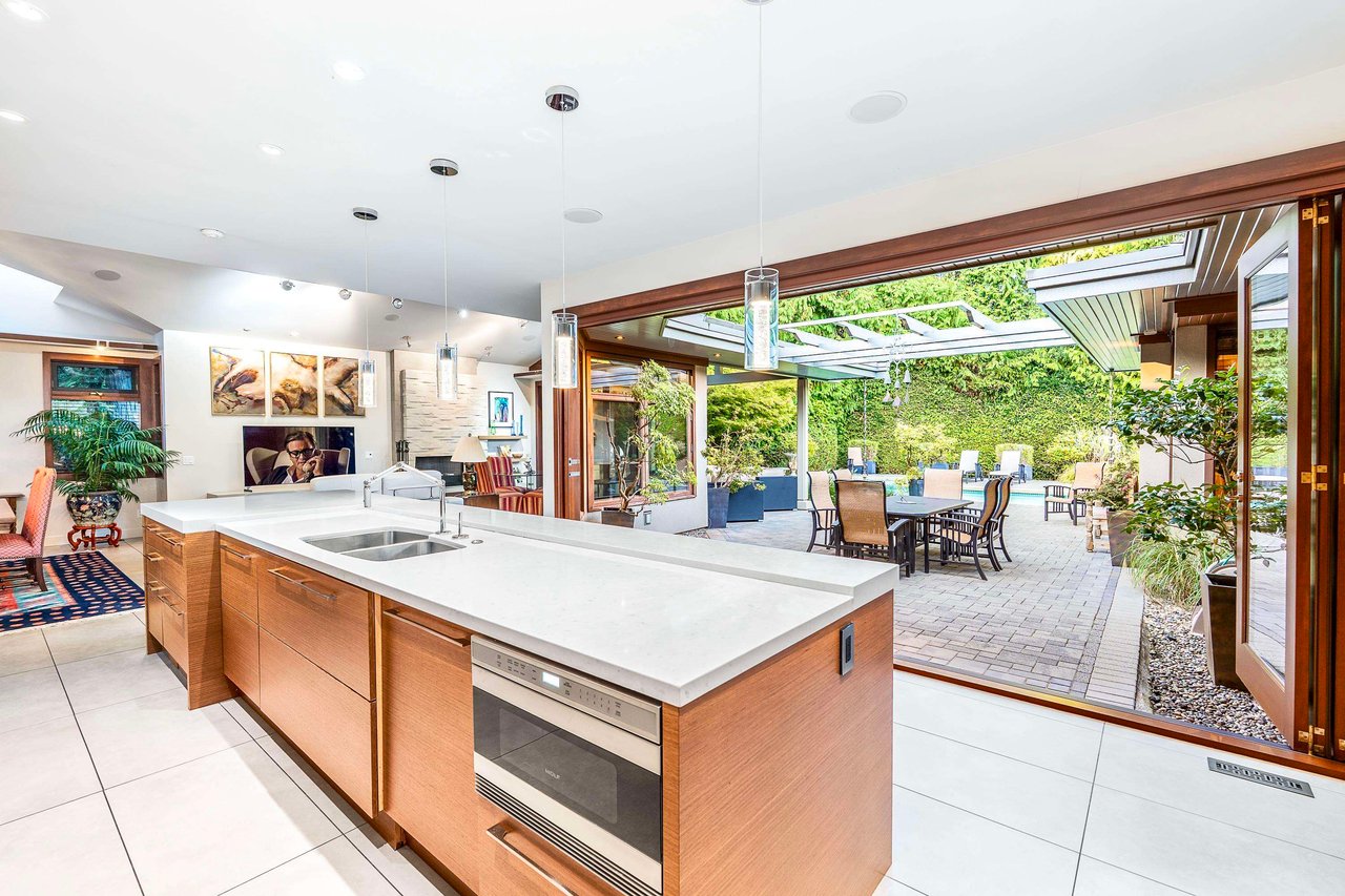 389 MOYNE DR