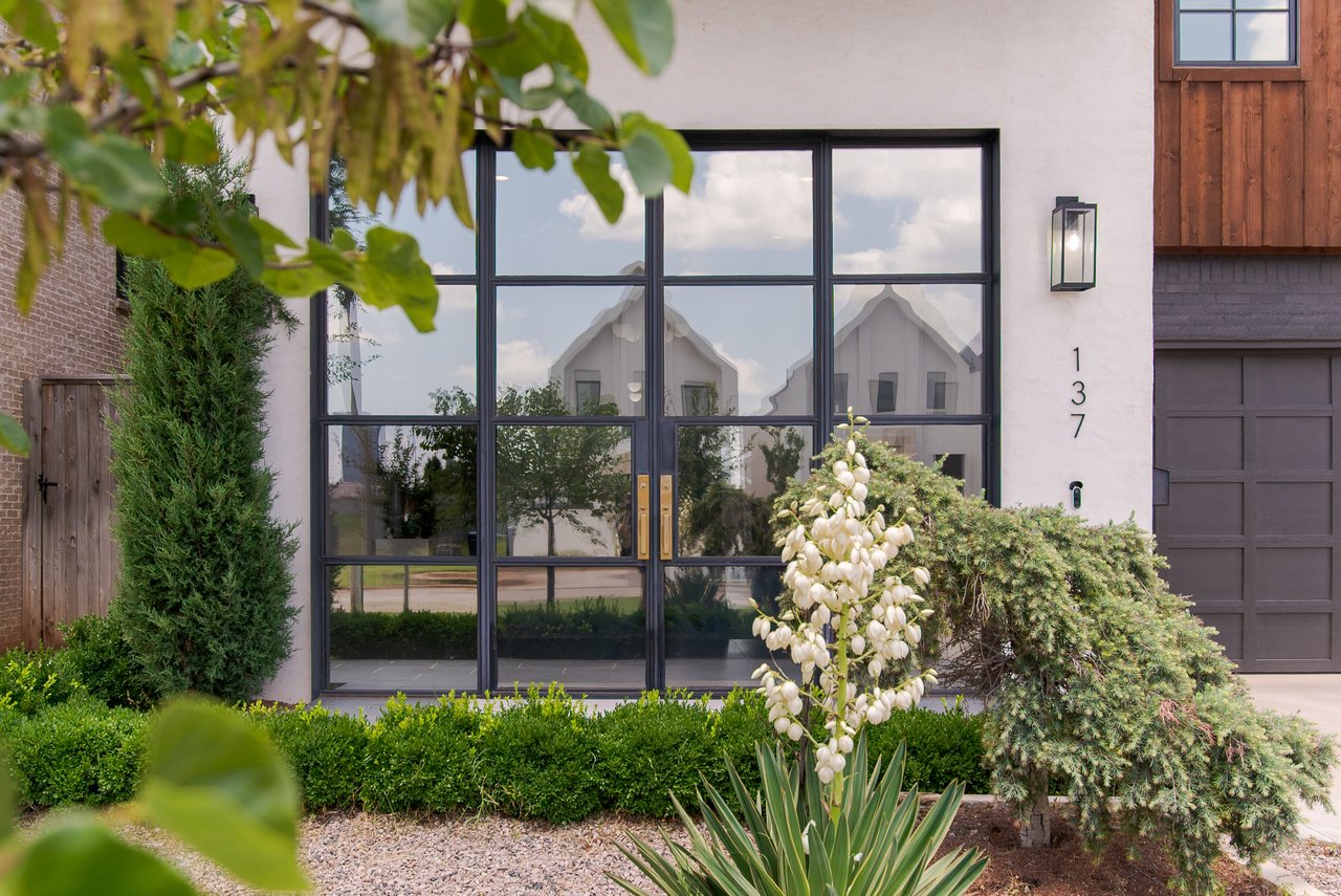 Moving to Oklahoma City? A Luxury Home Buyer’s Guide to Nichols Hills & Edmond