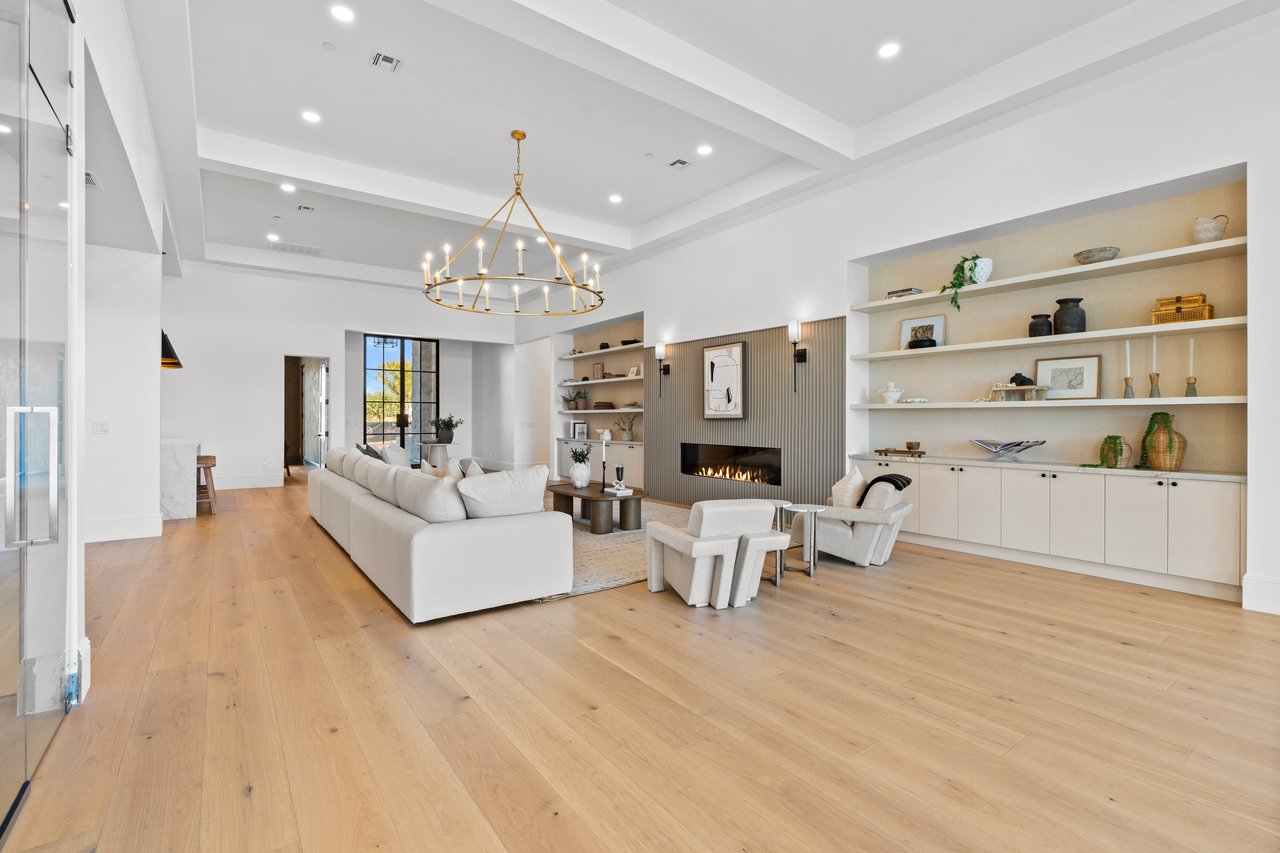 10809 North 82nd Place