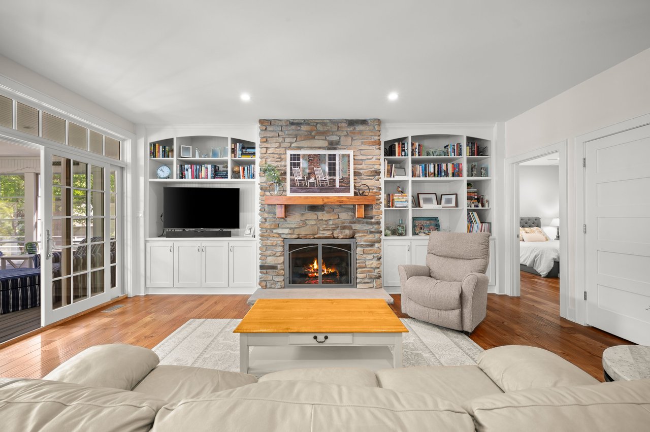 47118 Oak Avenue, Grand Beach, MI 49117