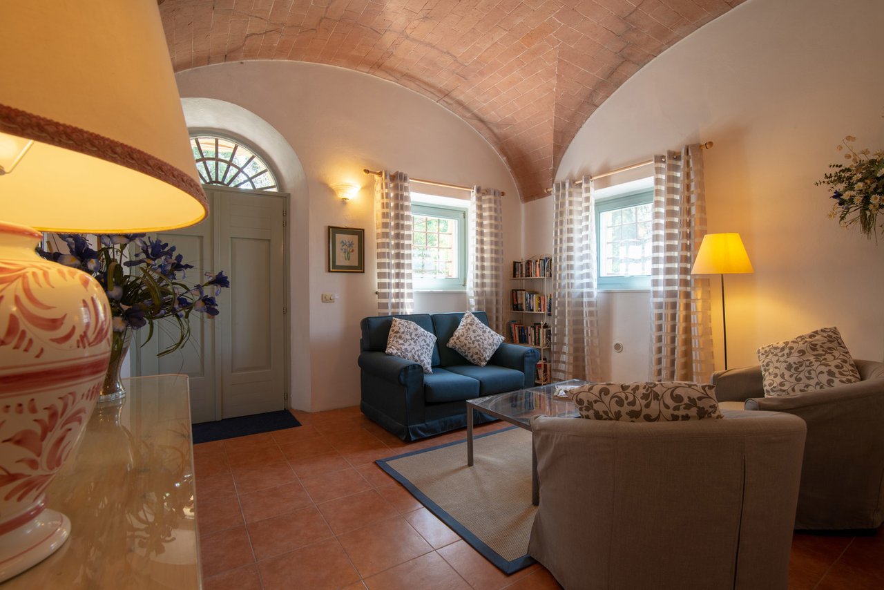 Charismatic B&B in Rolling Hills of San Gimignano