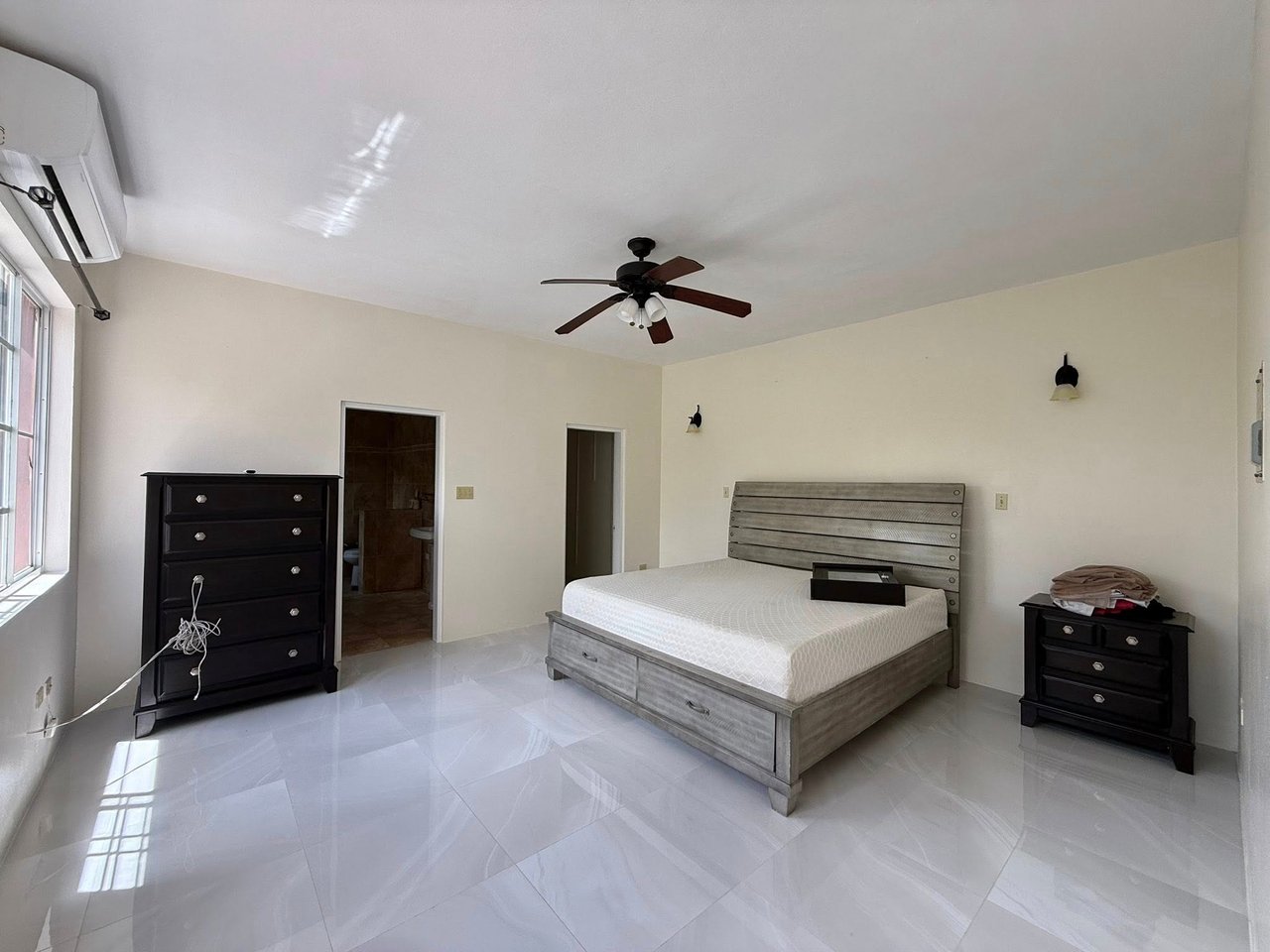 1084 Private Estate with Income