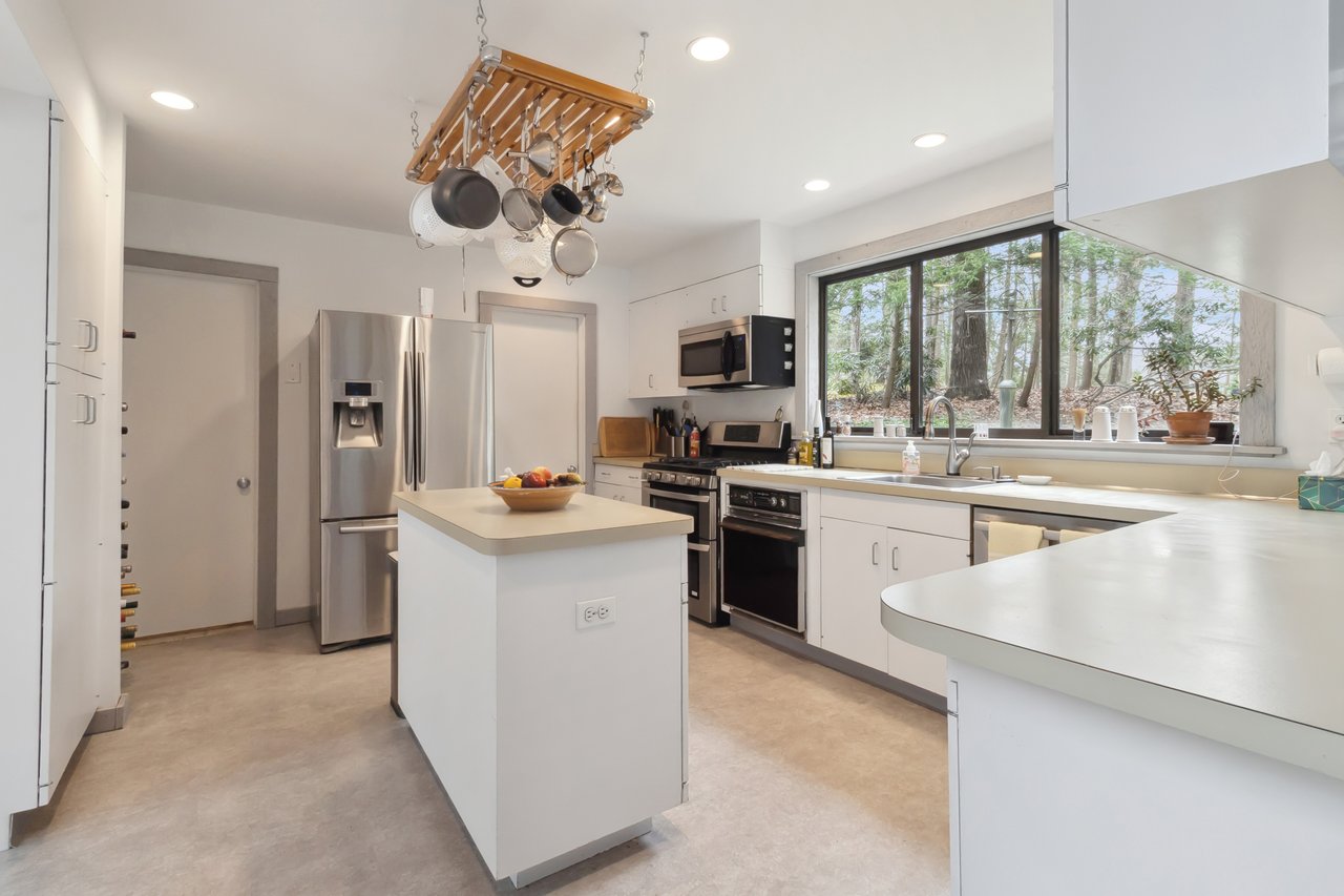 49 Twin Lakes Road