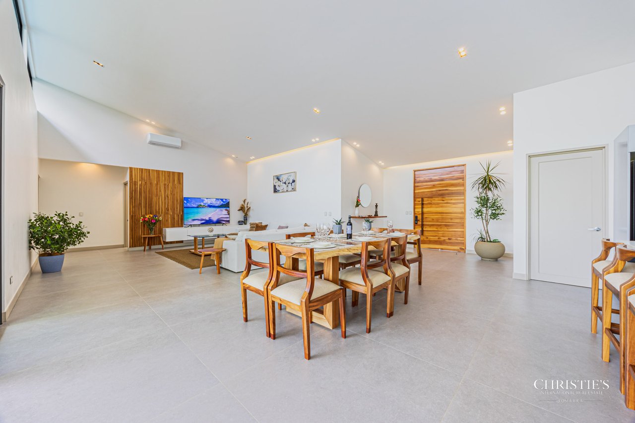 Casa Iguana Turnkey Tropical Paradise