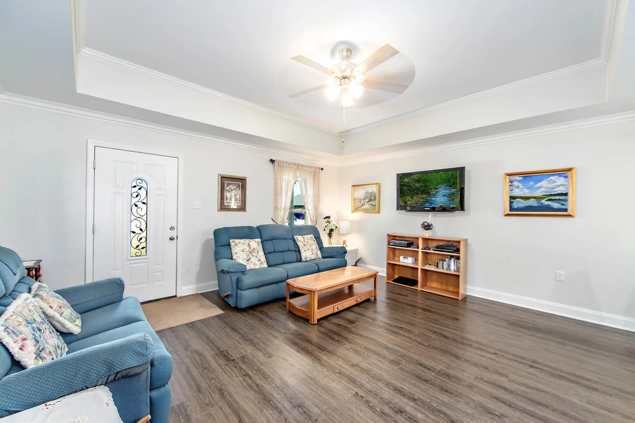 221 Darwen Dr