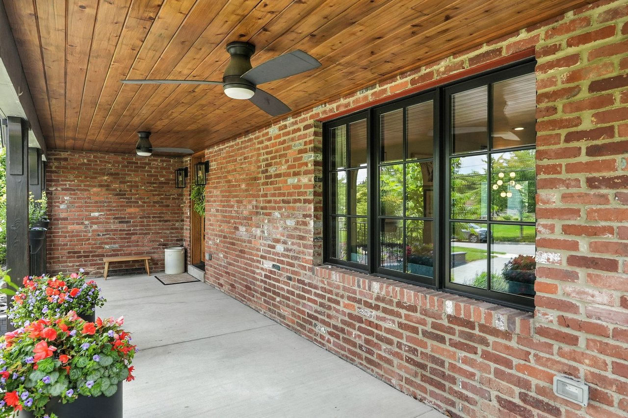86 Standish Blvd