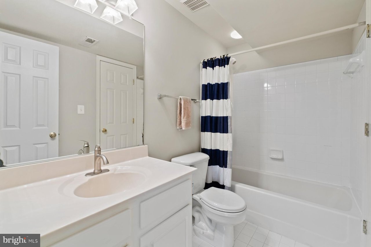 18252 Oak Lake Ct