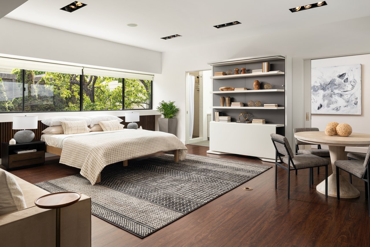 An Urban Compound for Life in Motion