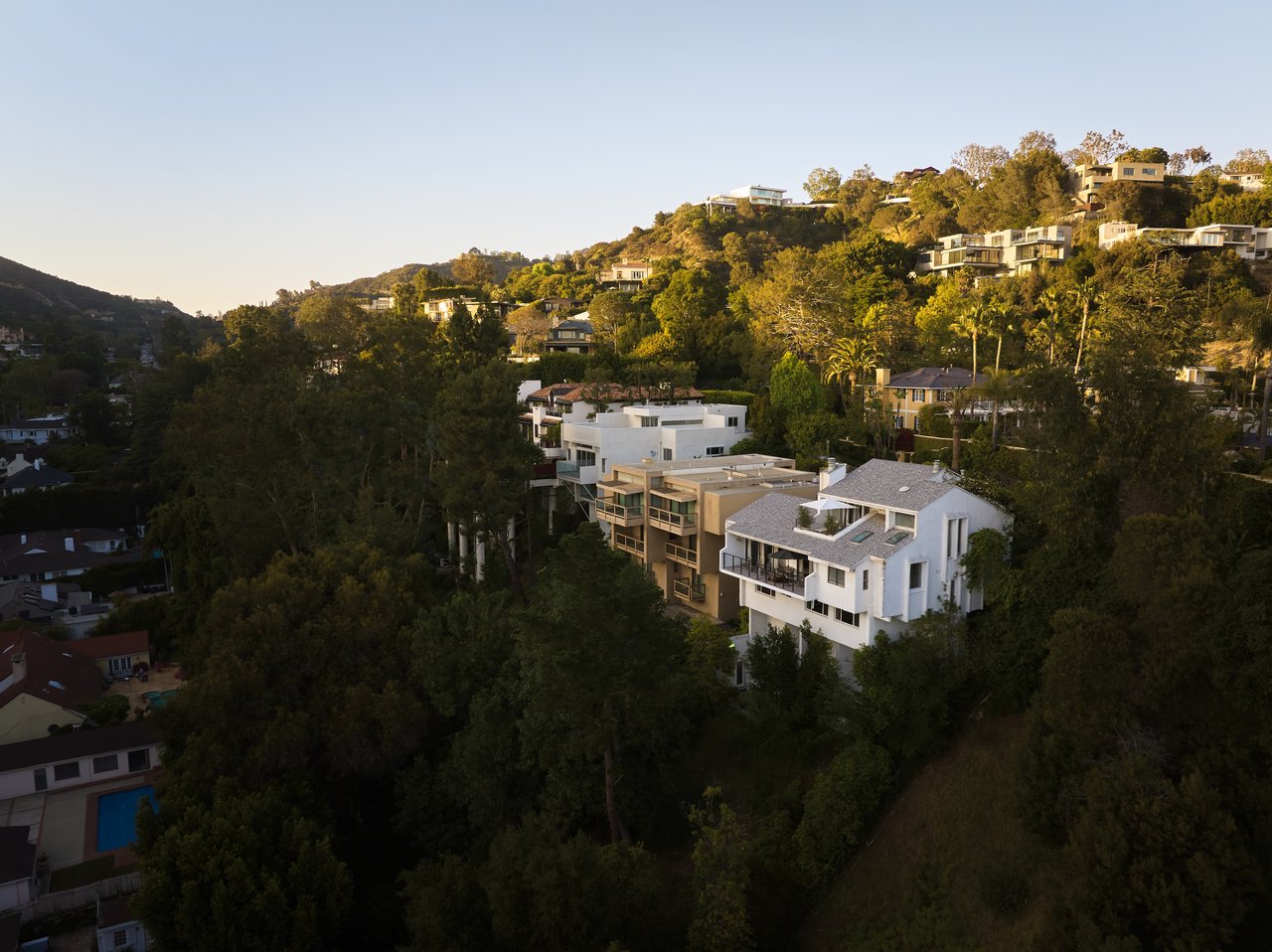 1583 Lindacrest Dr, Beverly Hills