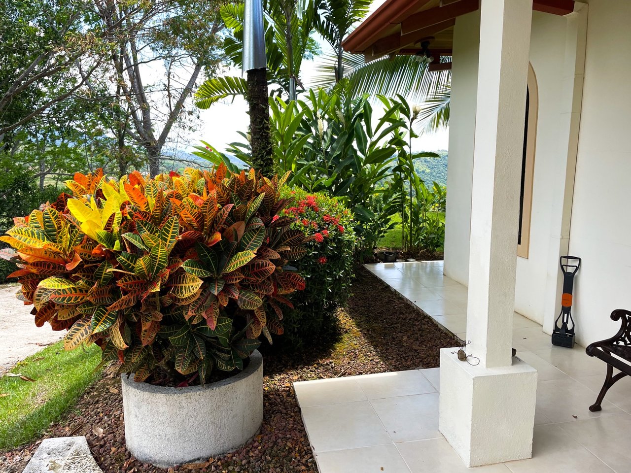 Tranquil Ocean-View Home At The End Of The Road