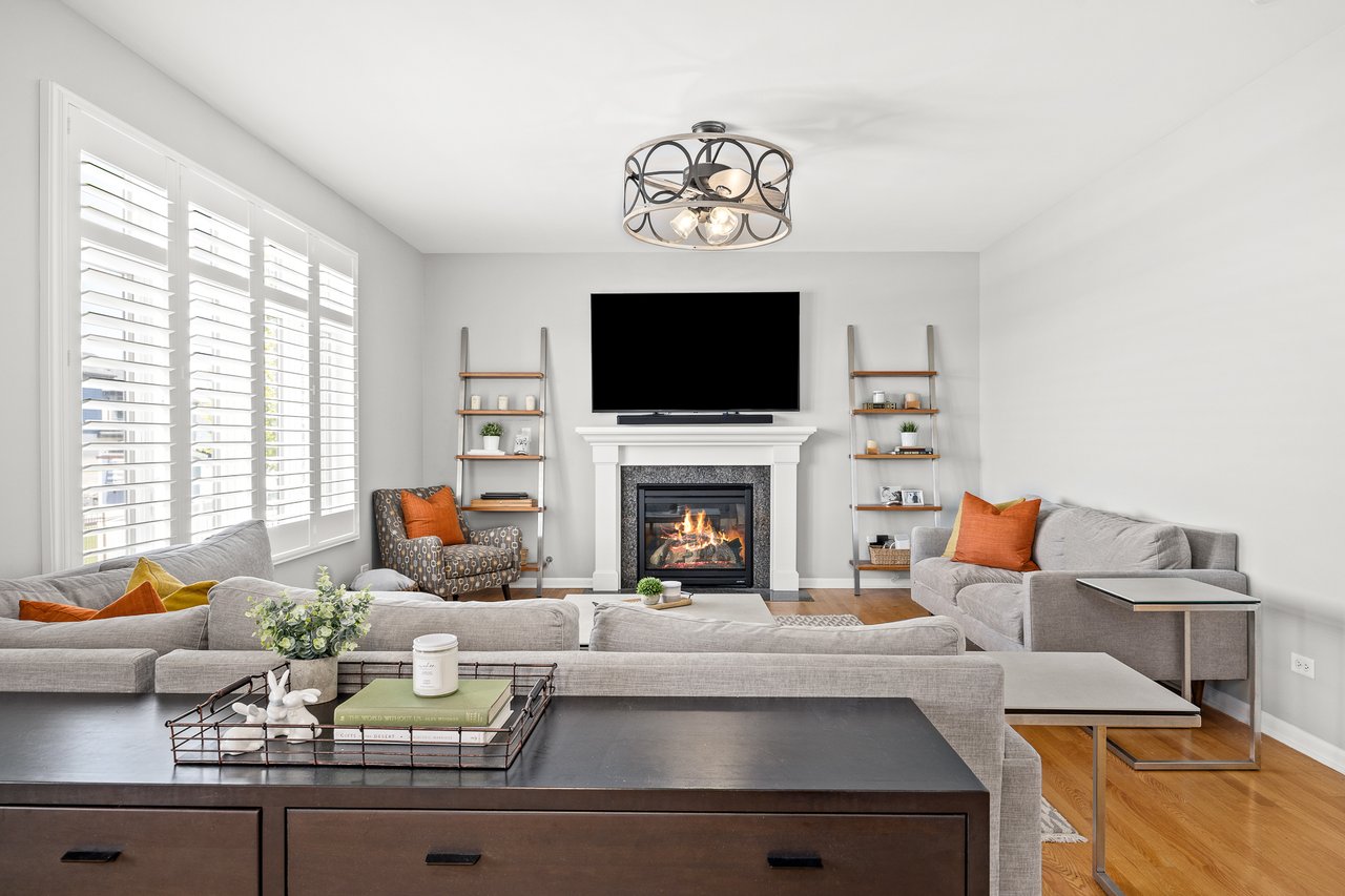 8724 Coventry Dr, Woodridge