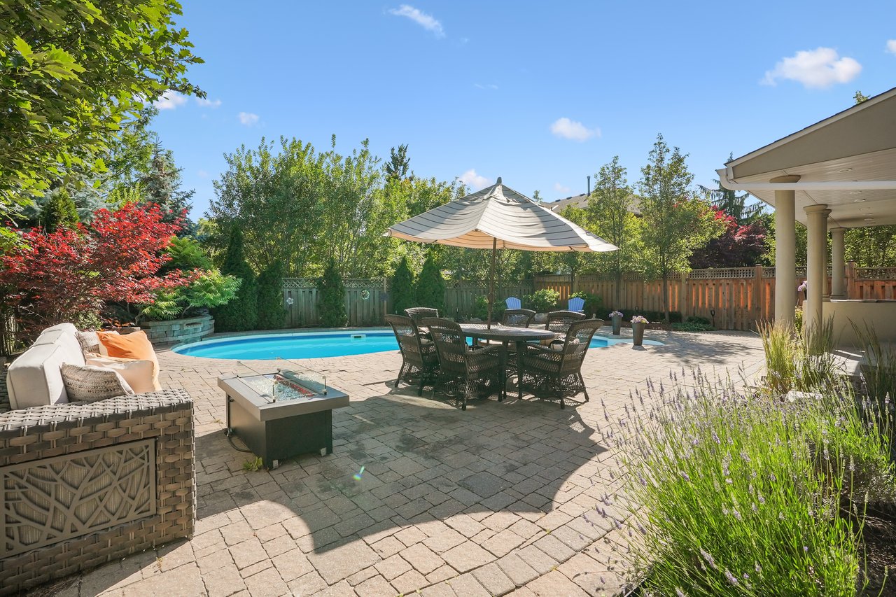 Prestigious Glen Abbey living with a backyard made for summer
