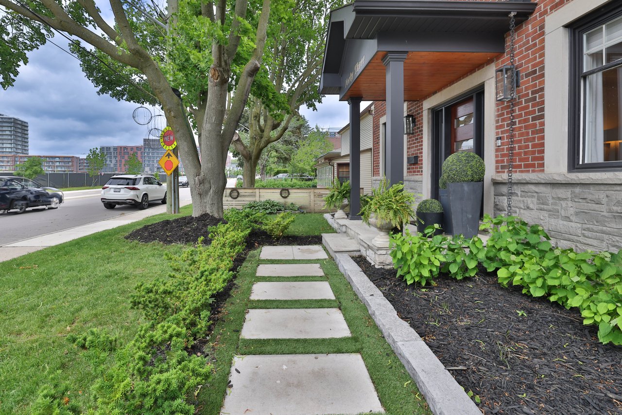 43 Mississauga Road S