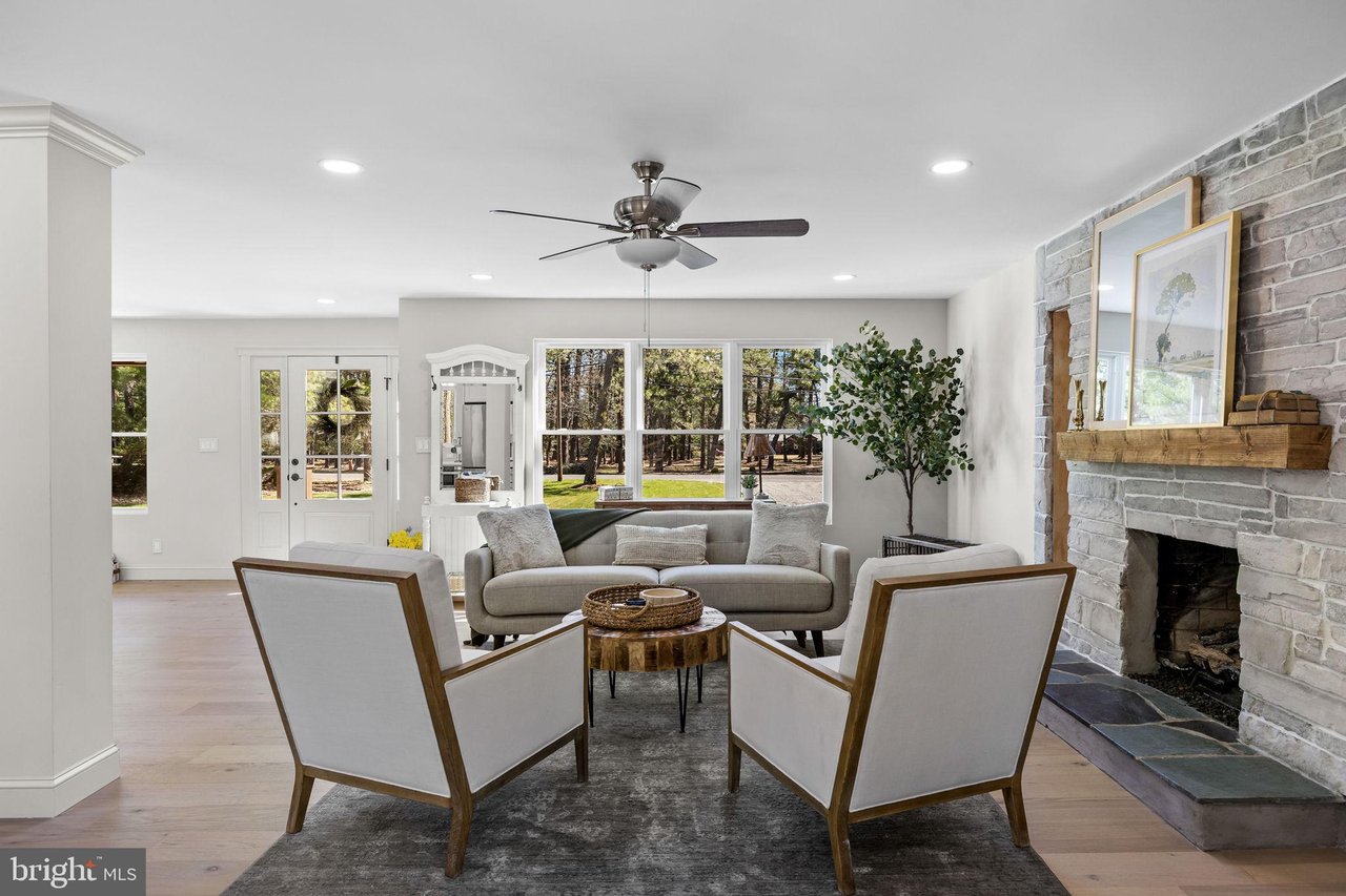 136 W Centennial Drive