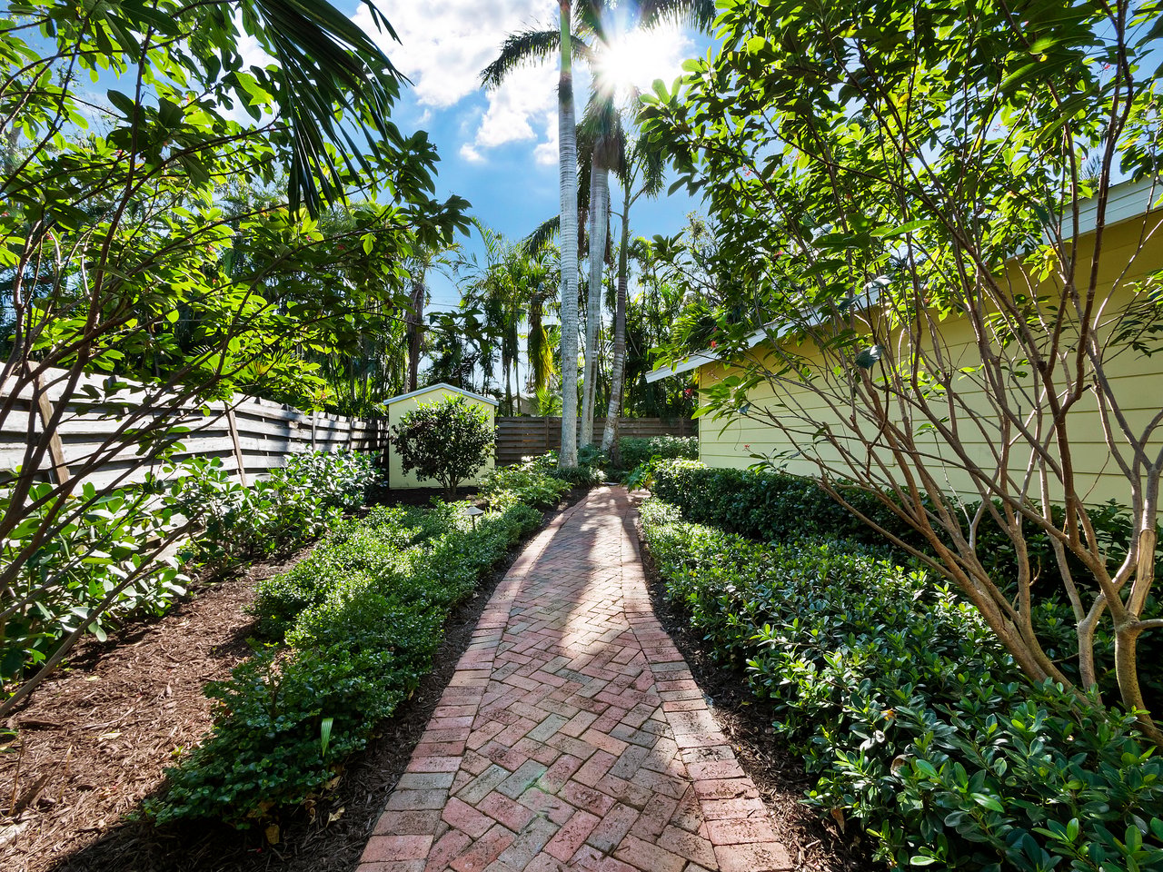 1930 ALTA VISTA ST