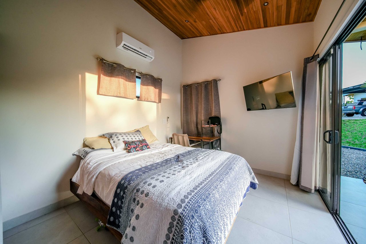 Guest House and Infinity Pool Ocean View Luxury Estate