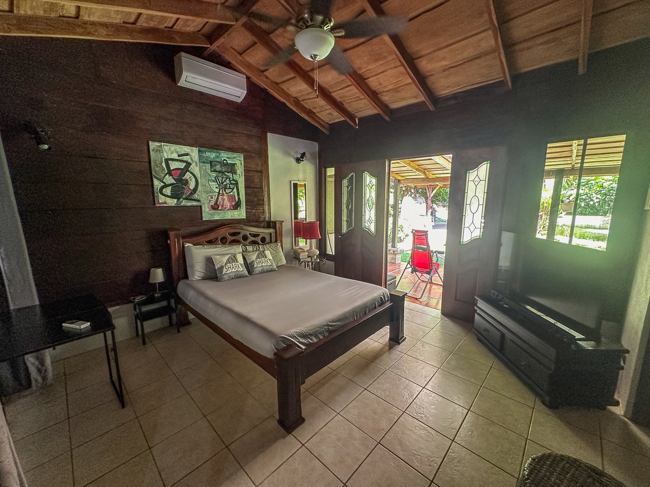 A riverfront 3-bed home on a large property In Ojochal, Costa Rica