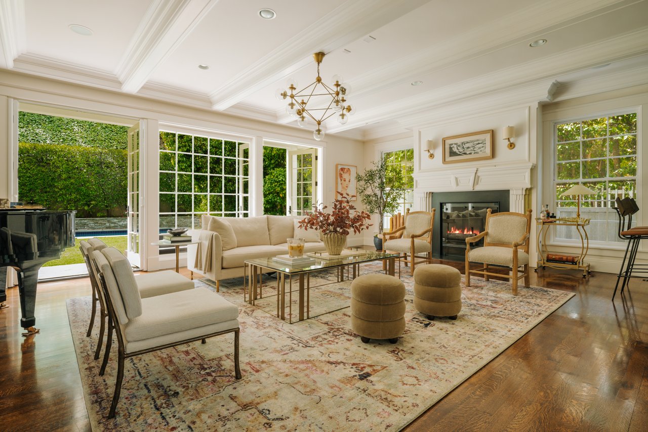 2435 Mandeville Canyon Rd 