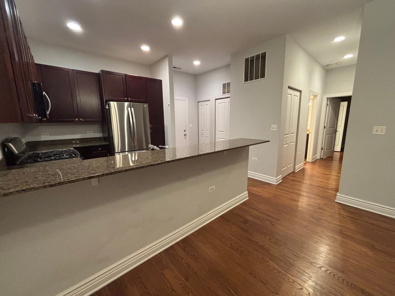 2409 W Catalpa Ave Unit 205