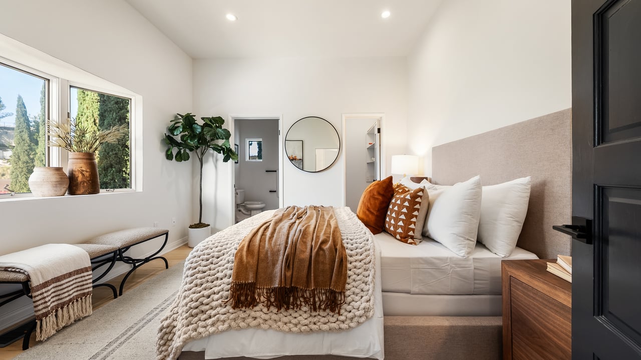 2591 Leicester Dr, Hollywood Hills