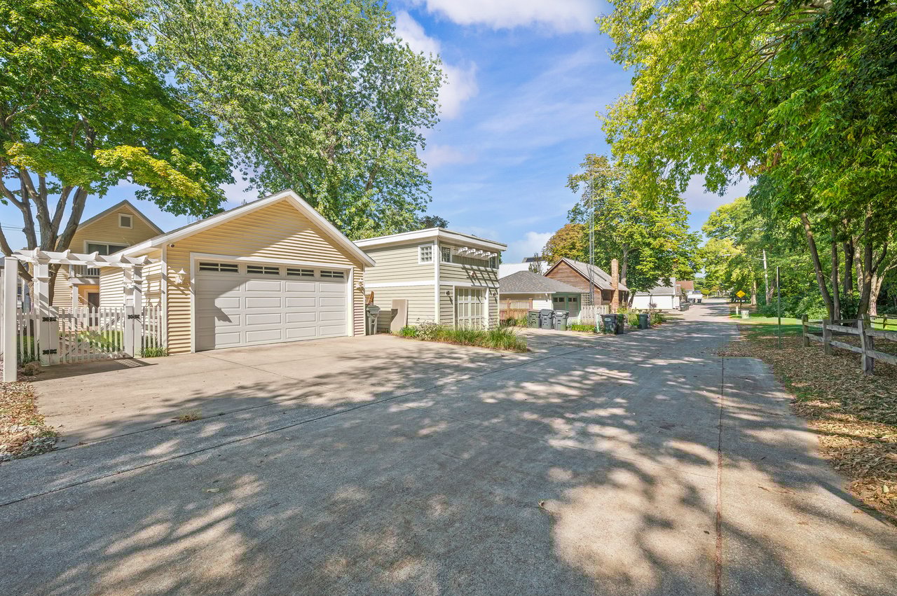 909 Lions Park Drive