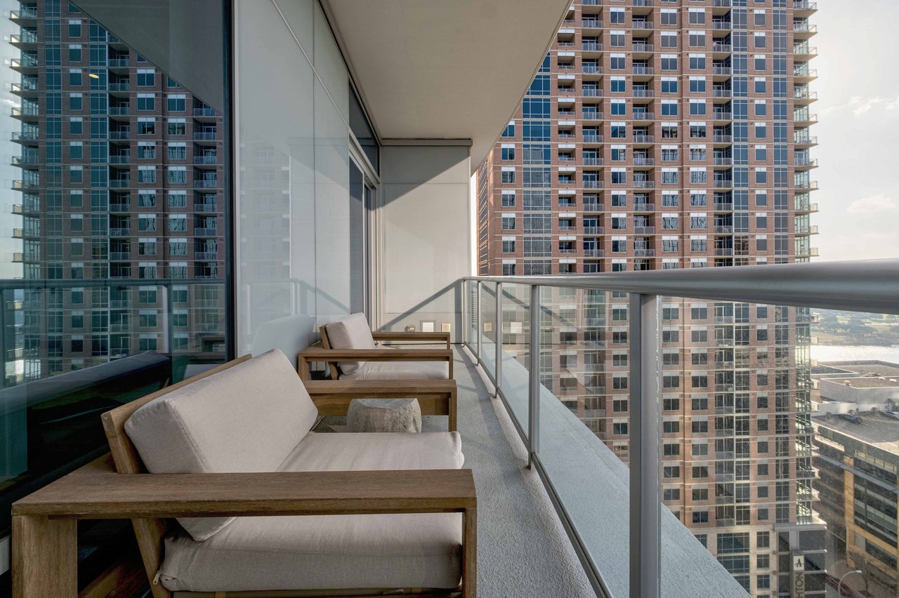 200 Congress Ave #18AE