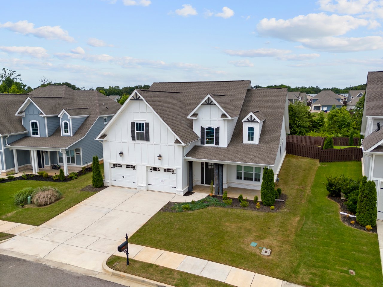 SPACE SPACE SPACE with a Luxury feel! Office AND Bonus Room!Office AND Bonus Room!