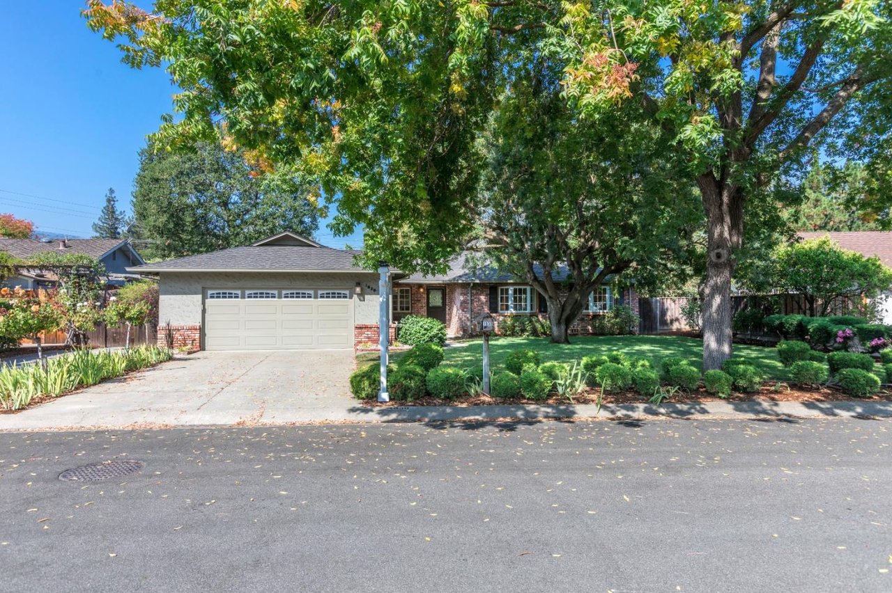1930 Colleen Dr