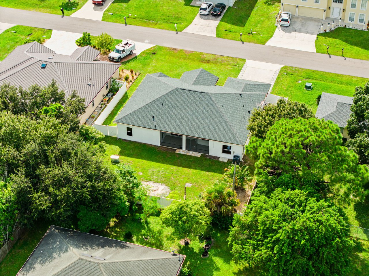 459 Calamondin Avenue NW