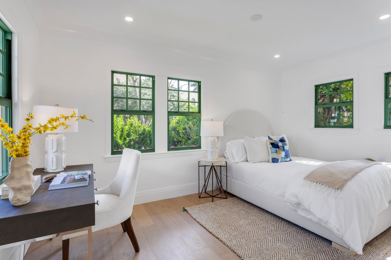 Charming Like New Residence In Town