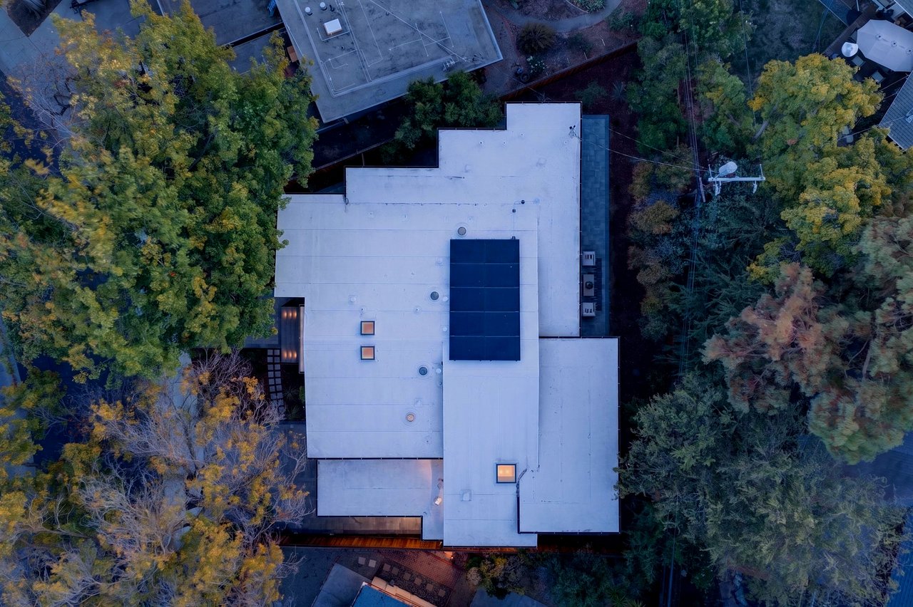 1084 Moffett Circle, Palo Alto, California 94303