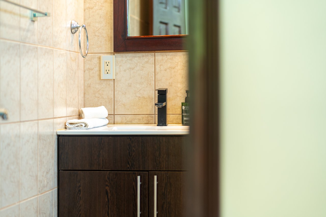 Casa Luna, 3bed /3bath Private Oasis, Convenient Location