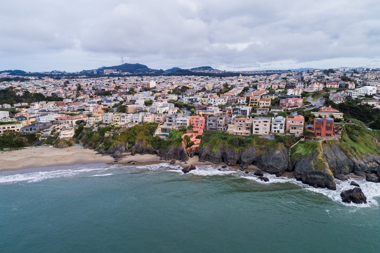 View of Sea Cliff homes perched on the cliffs above the Bay in San Francisco, showcasing luxury coastal living with sweeping oceanfront views.