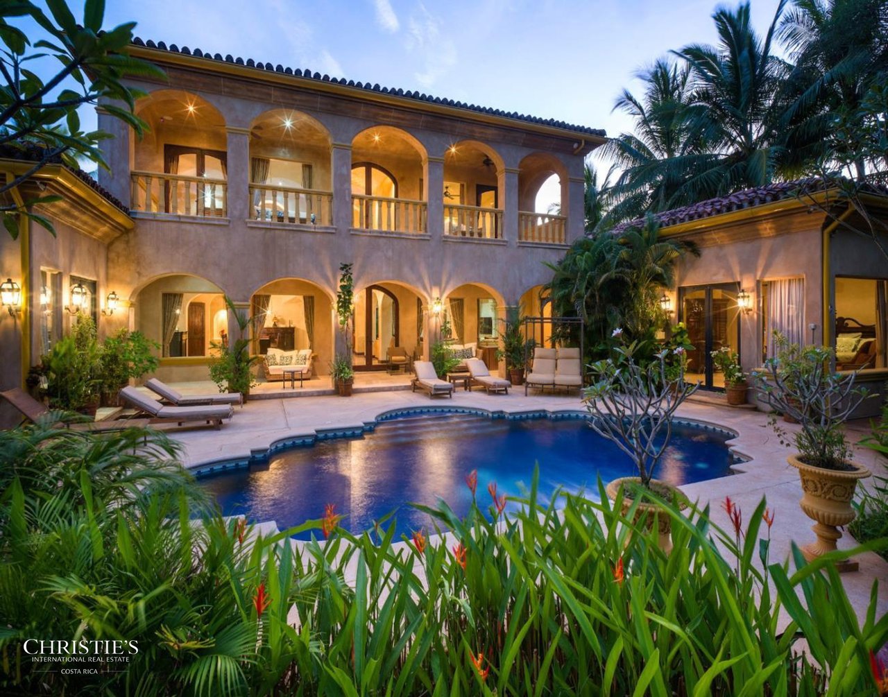 Golf-Front Tuscan-Style Estate – Villa Tuscana
