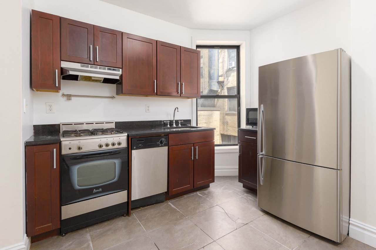 339 East 12th Street Unit: 27