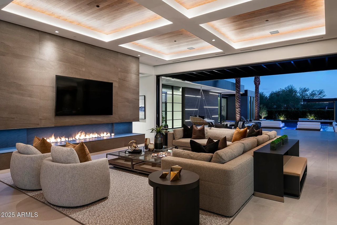 6911 E Jackrabbit Rd