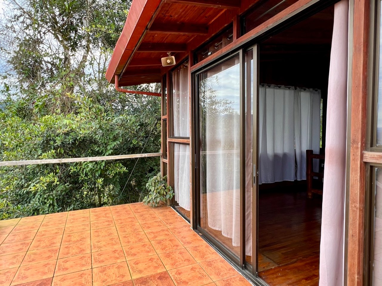 Strategically Located Property with Panoramic Views and Development Potential in Tinamastes