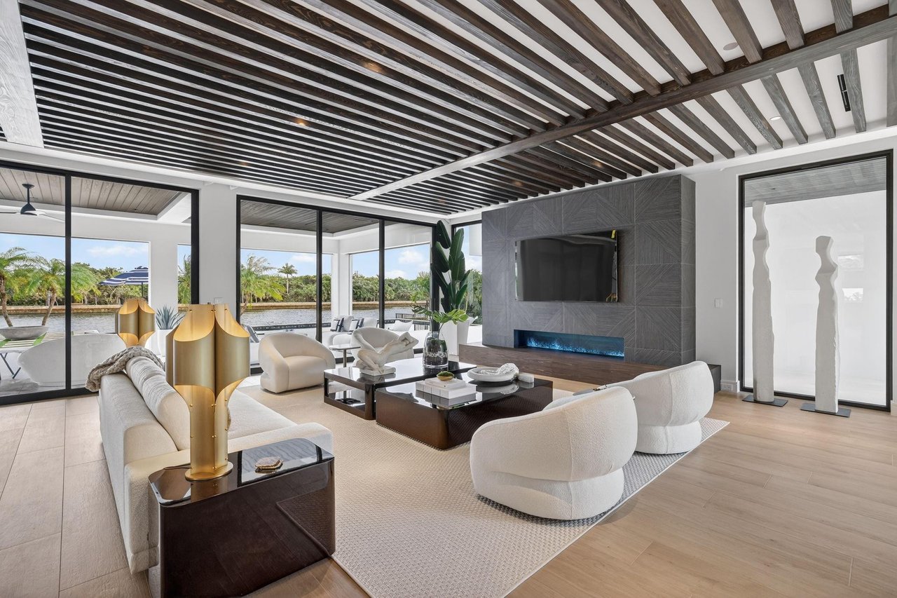 Unlocking Coral Ridge’s Waterfront & Interior Home Secrets