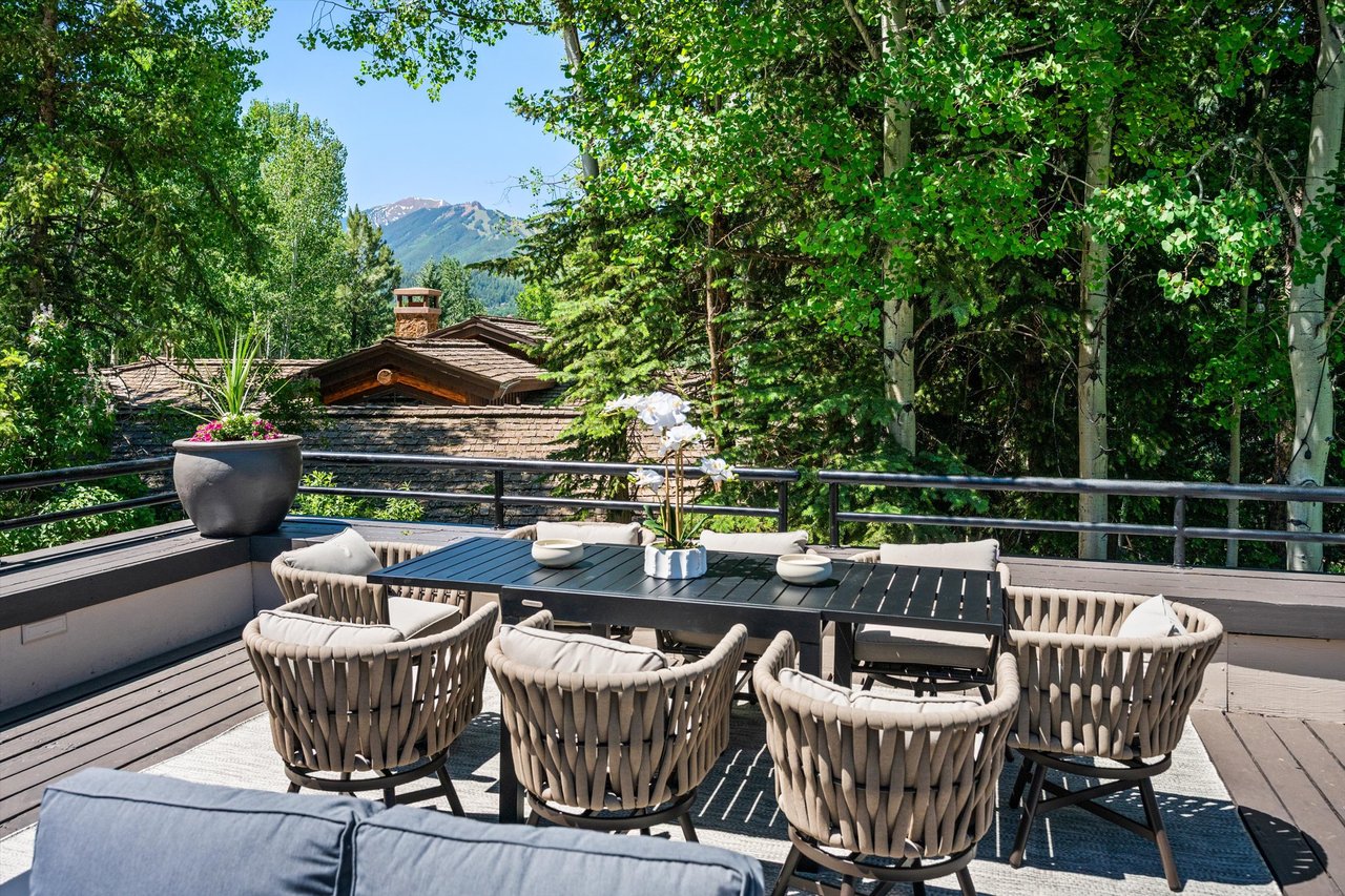 Designer Living with Unmatched Mountain Views