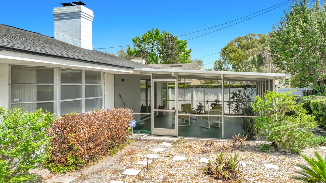 Mid-Century Modern 4-Bedroom in Dommerich Hills, Maitland