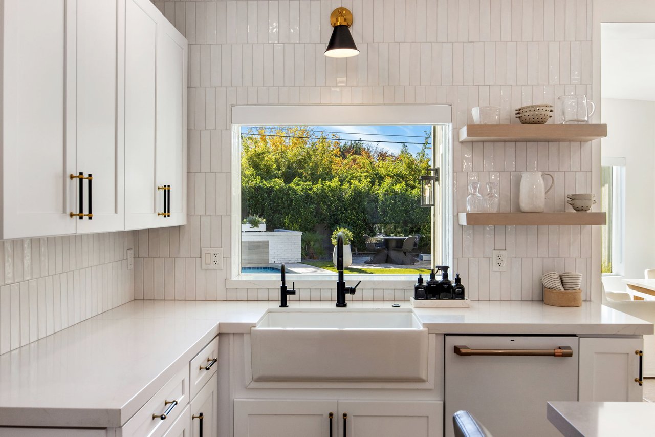 4119 E Indianola Ave